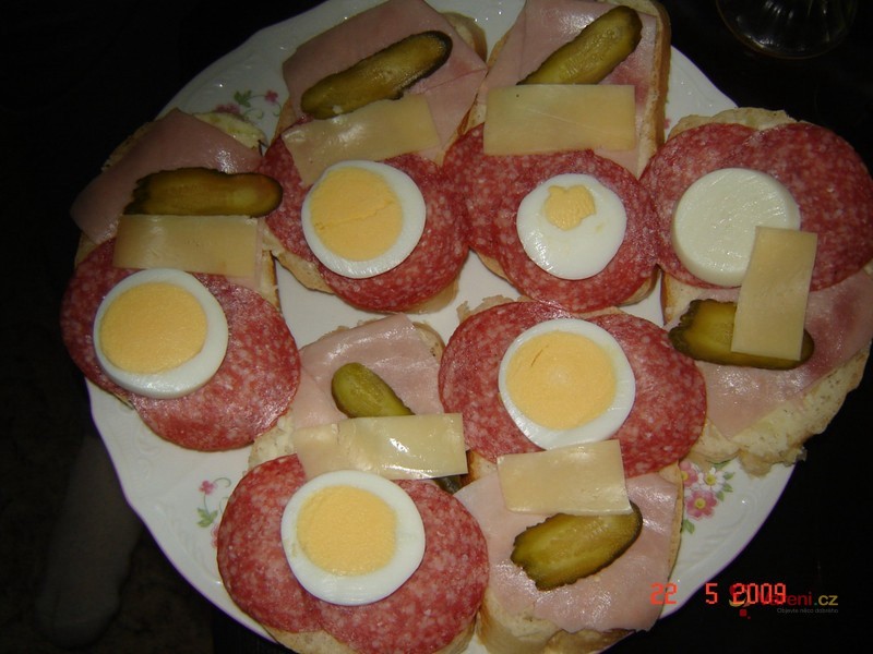 Chlebíčky s vajíčkovým salátem - fotografie 2