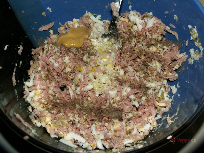 Vajíčková pomazánka se šunkou - fotografie 3