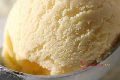 Vanilková zmrzlina s ananasem