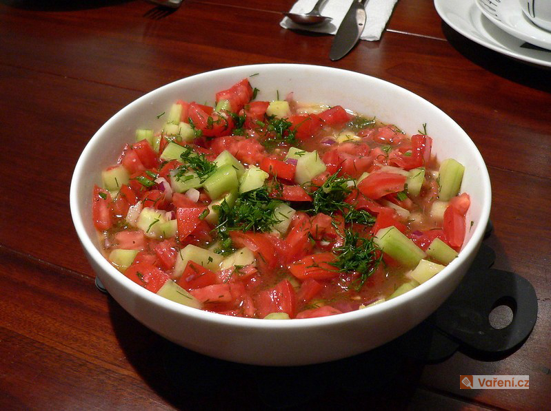 Rajčatovo-okurkový salát