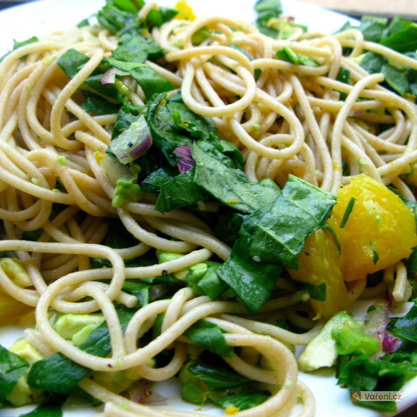 Špagety se smetanou a špenátem