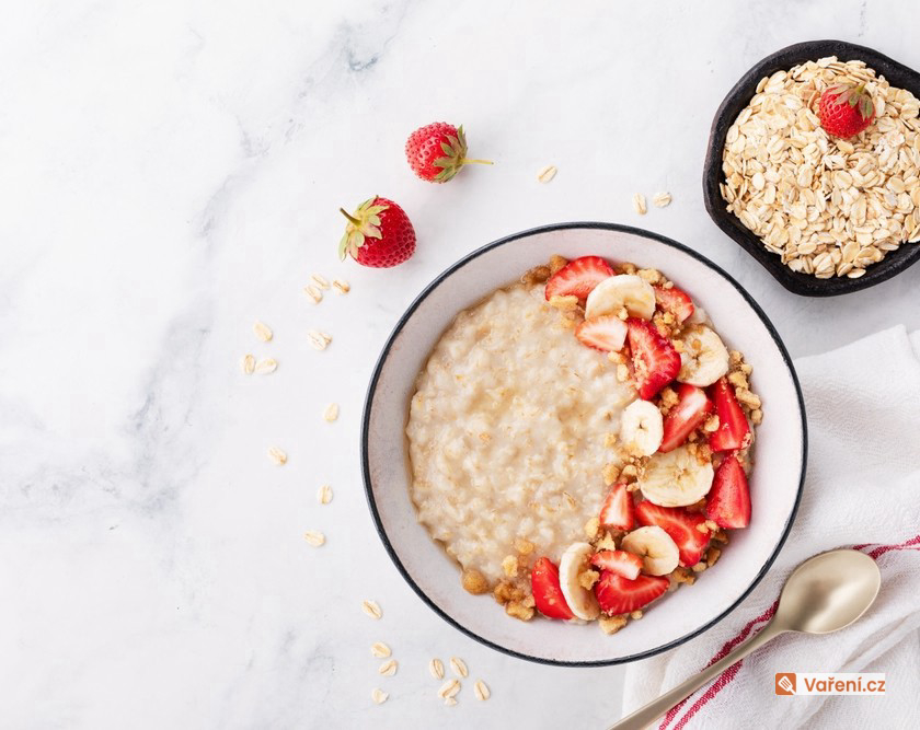 Ovesná kaše s ovocem