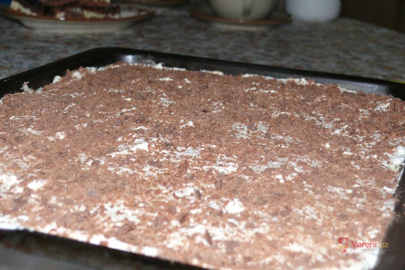 Pudinkové řezy s broskvemi a šlehačkou - fotografie 4