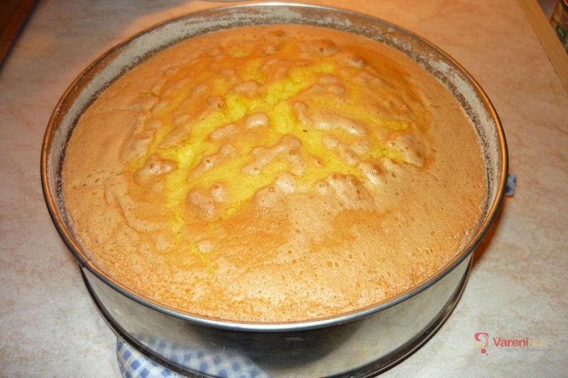 Narozeninový ananasový dort - fotografie 2