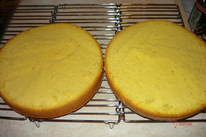 Narozeninový ananasový dort - fotografie 3