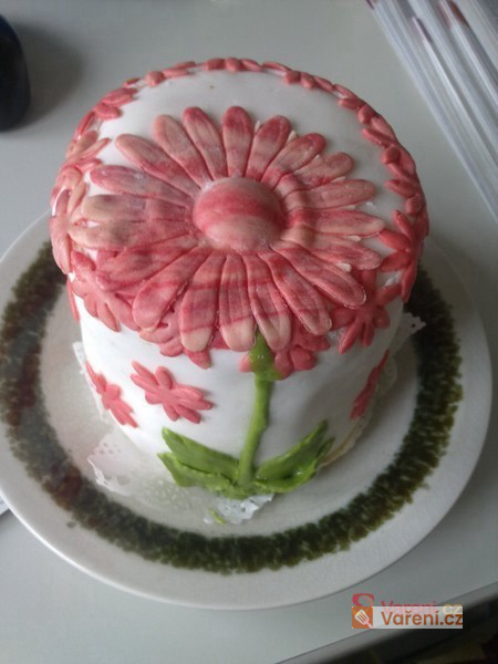 Levný oříškový dort