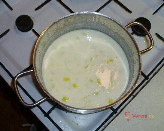 Pórkovo-smetanová polévka s kukuřicí
