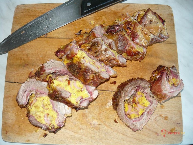 Bůčková roláda s hráškem - fotografie 2