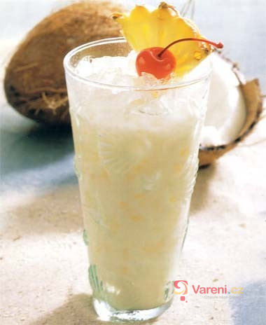 Nápoj s kousky ananasu - fotografie 2