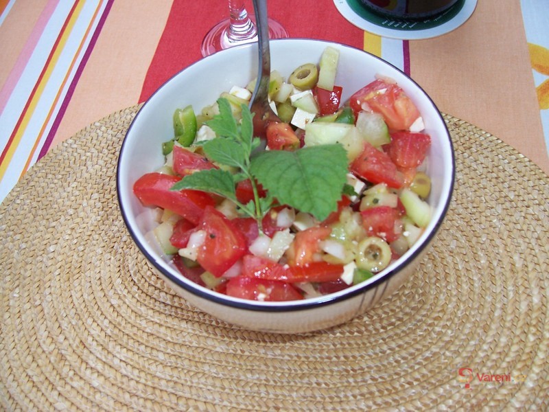 Řecký salát s oregánem - fotografie 3