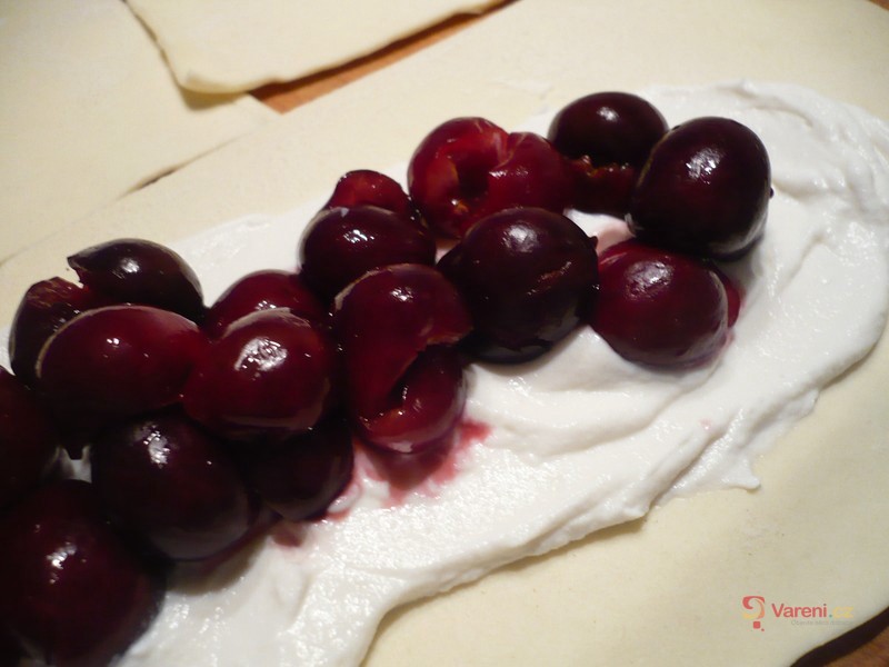 Tvarohovo-třešňový moučník - fotografie 3