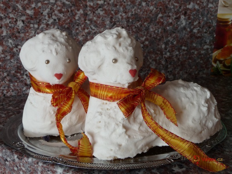 Velikonoční beránek s bílkovým sněhem - fotografie 4