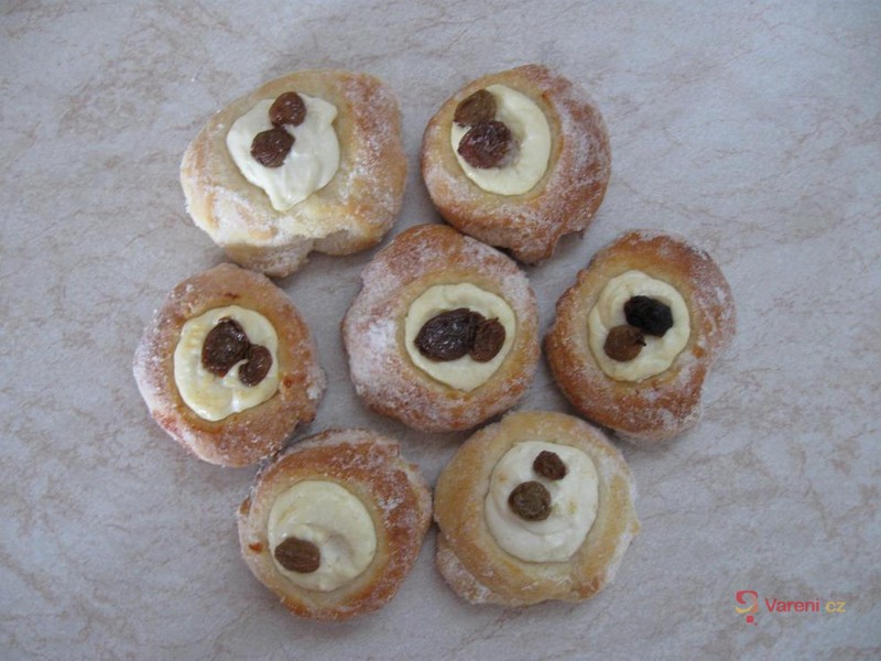 Koláčky z dvakrát kynutého těsta - fotografie 2