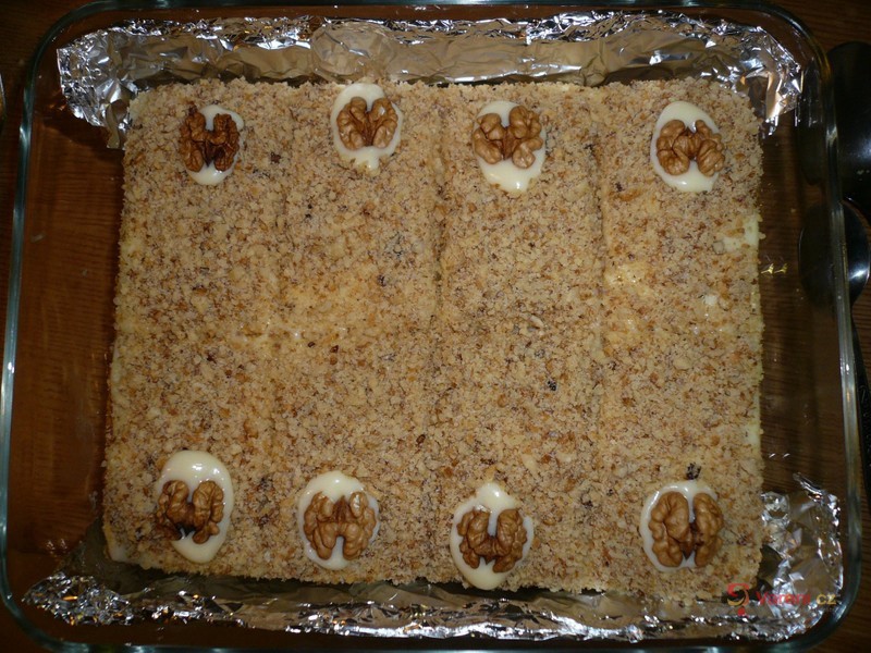 Medovník s vlašskými ořechy - fotografie 5