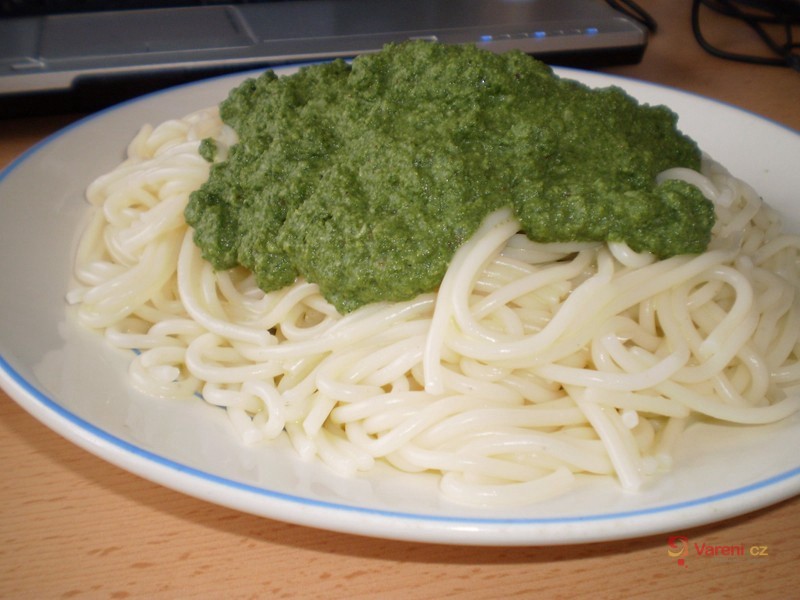 Špagety se špenátem a zakysanou smetanou - fotografie 3