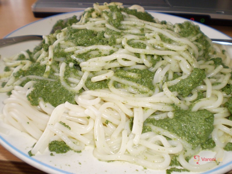 Špagety se špenátem a zakysanou smetanou - fotografie 4