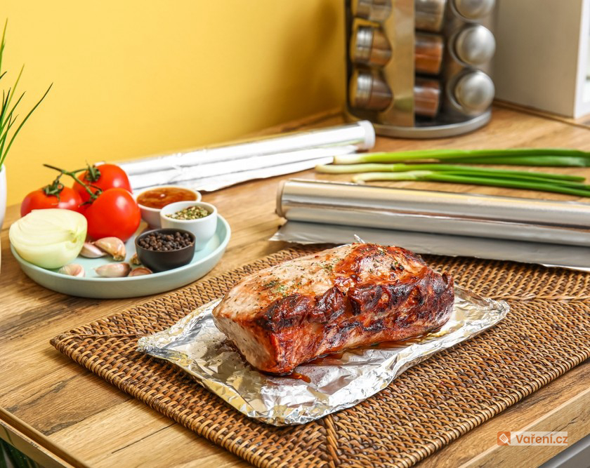 Naložený bůček v alobalu