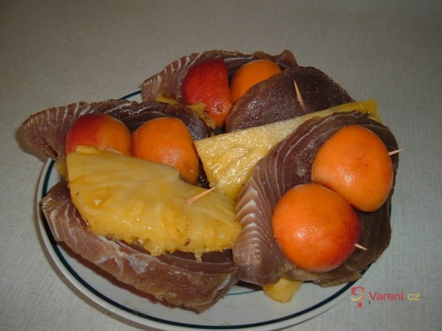 Tuňák v těstíčku s ovocem - fotografie 3