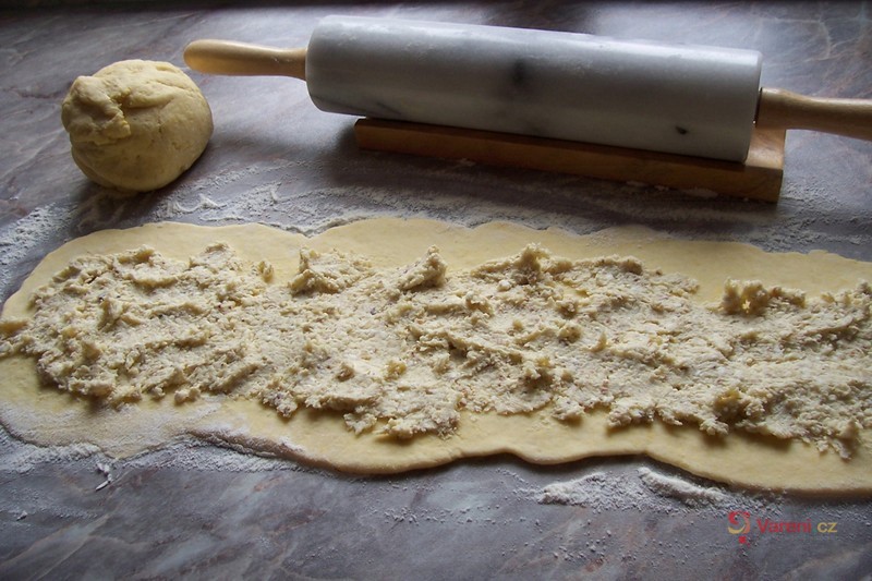 Šnečci se sýrovou náplní s ořechy - fotografie 2