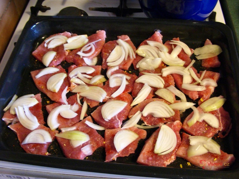 Vepřové maso zapečené s brambory ala Živánská - fotografie 3