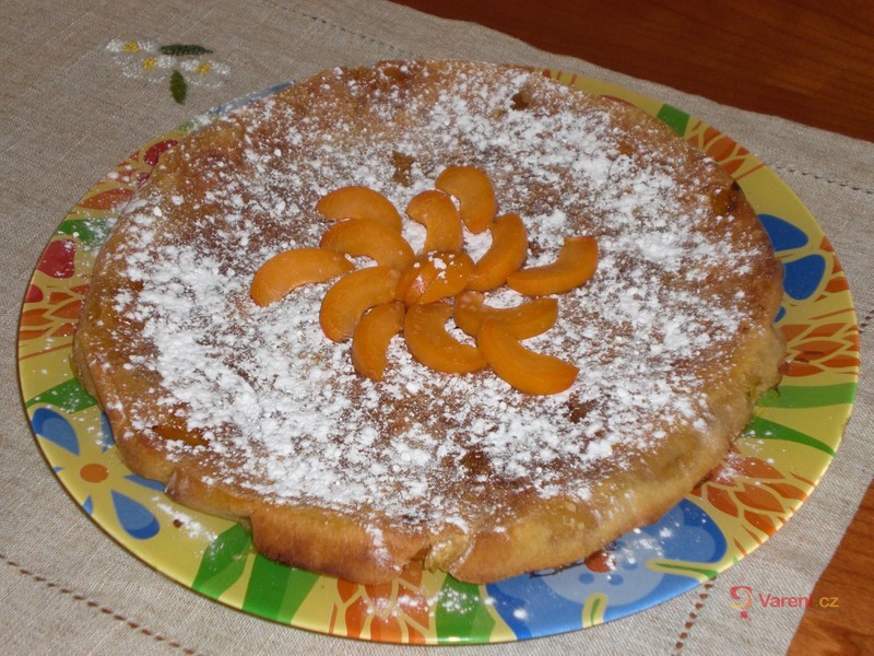 Sváteční meruňkový koláč