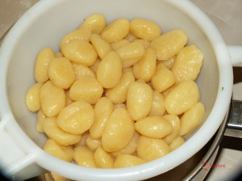 Gnocchi s uzeným, špenátem a smetanou - fotografie 3