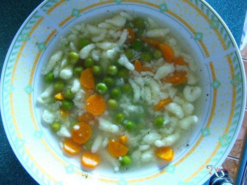 Hrášková polévka s haluškami