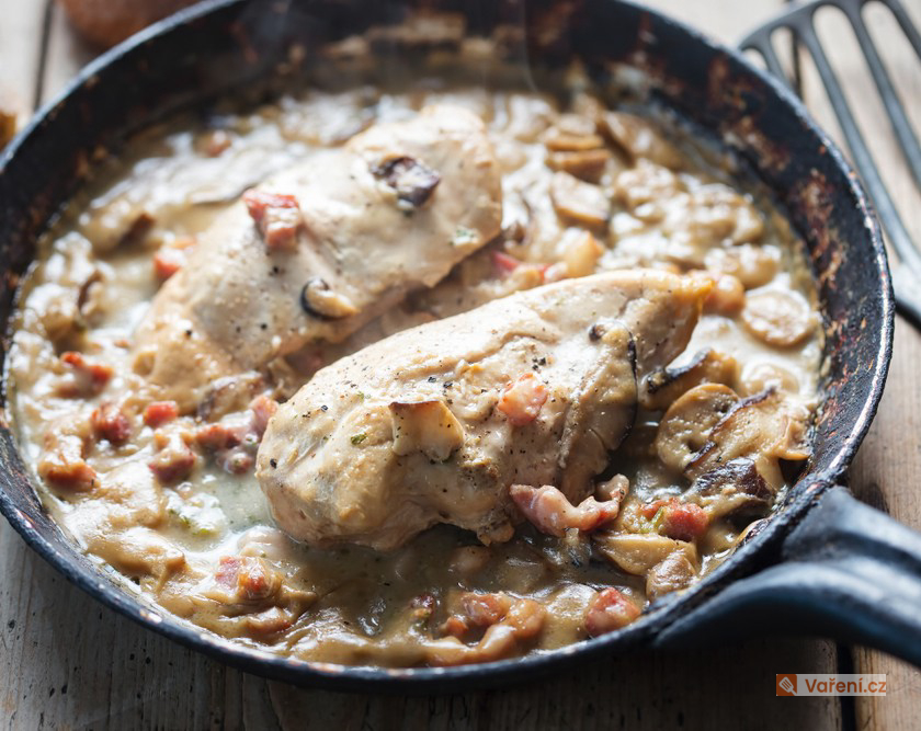 Kuřecí plátky na houbách