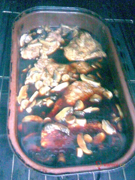 Kýta pečená na žampionech - fotografie 4