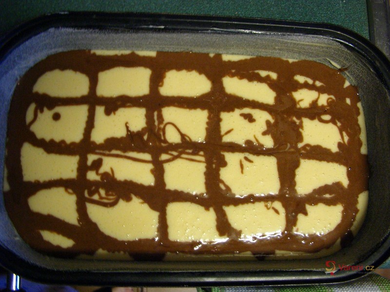 Mramorový koláč s ovocem - fotografie 5