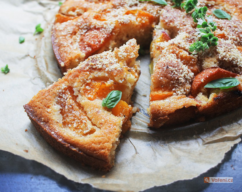 Cuketová buchta s ovocem