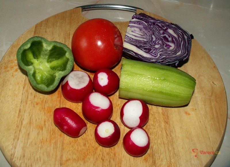 Zdravý míchaný salát - fotografie 2