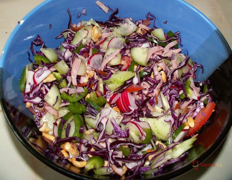 Zdravý míchaný salát - fotografie 4