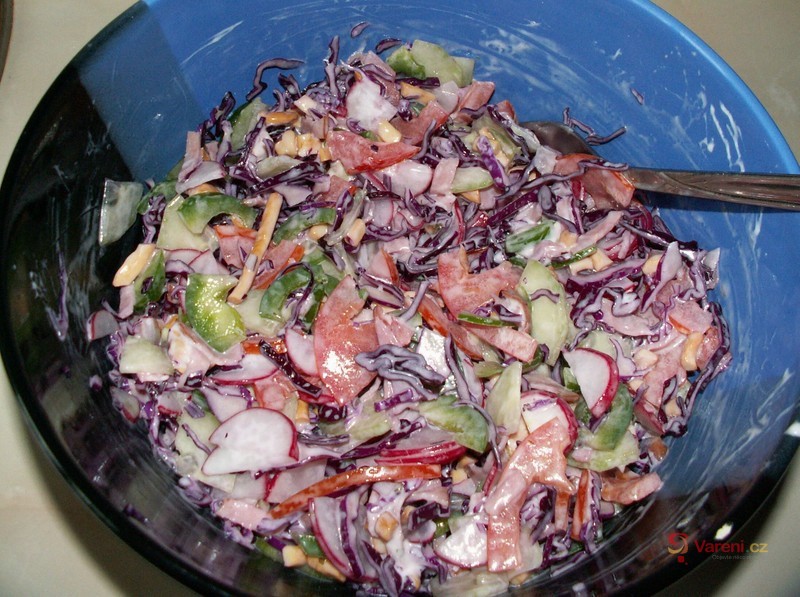 Zdravý míchaný salát - fotografie 5
