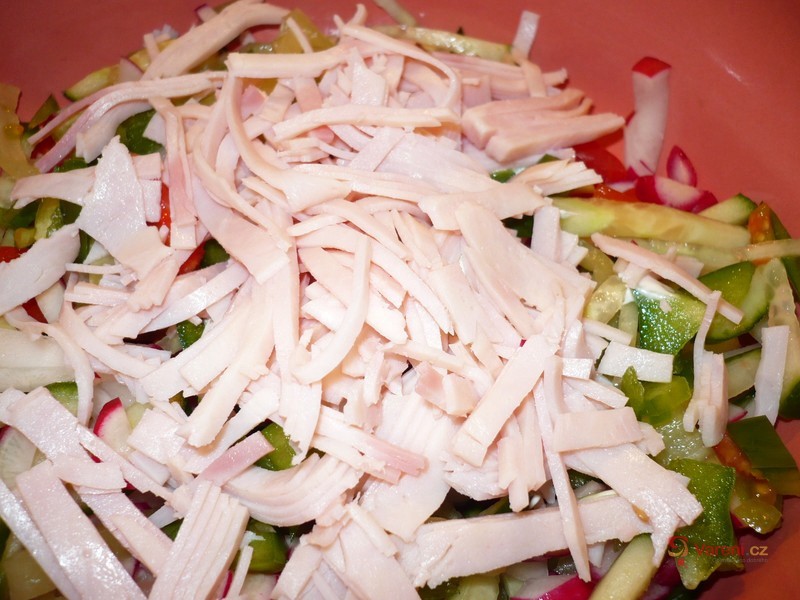 Jarní salát z čerstvé zeleniny - fotografie 3