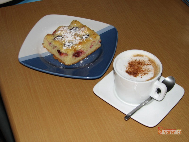 Třený švestkový koláč