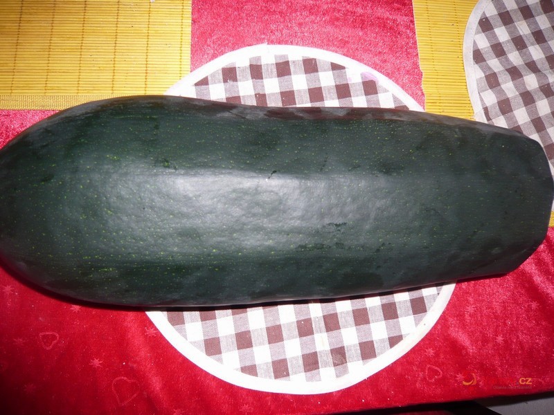 Kakaová cuketová buchta - fotografie 4