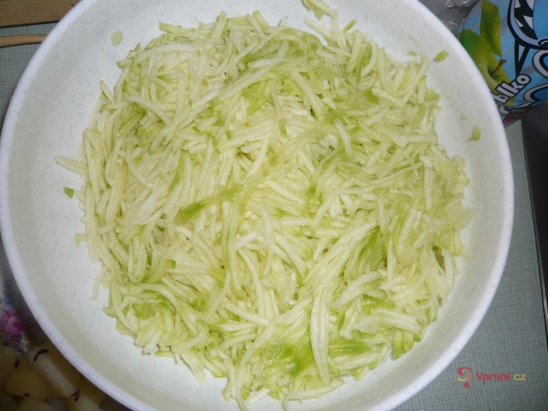 Cuketové bramboráky  se špenátem a hermelínem - fotografie 3