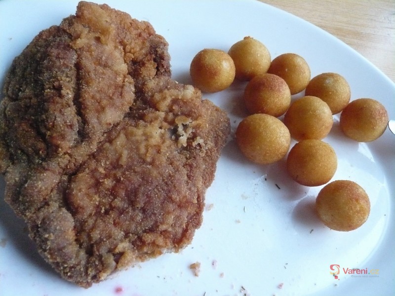 Kuřecí řízek s celerovou natí - fotografie 3