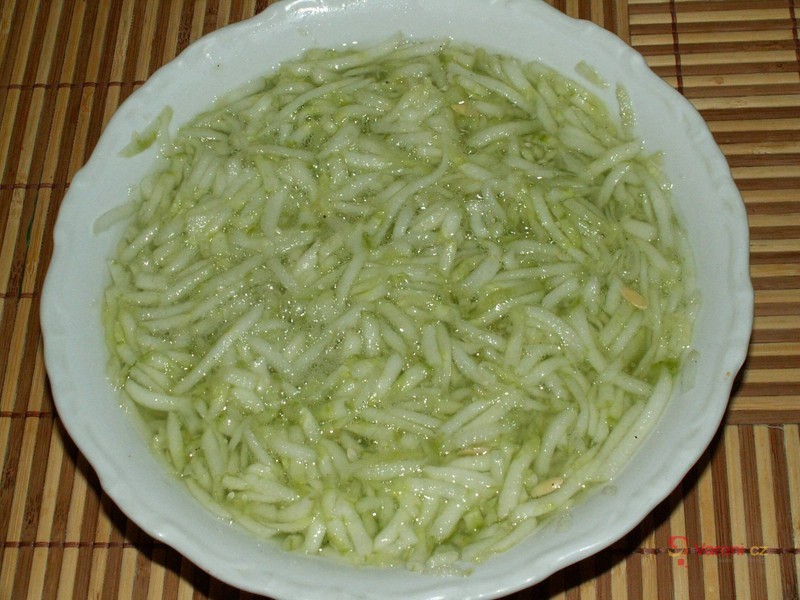 Americký okurkový salát - fotografie 3