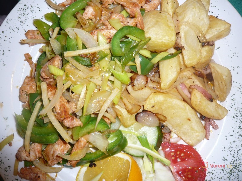 Kuřecí nudličky s paprikou a mozzarellou - fotografie 2