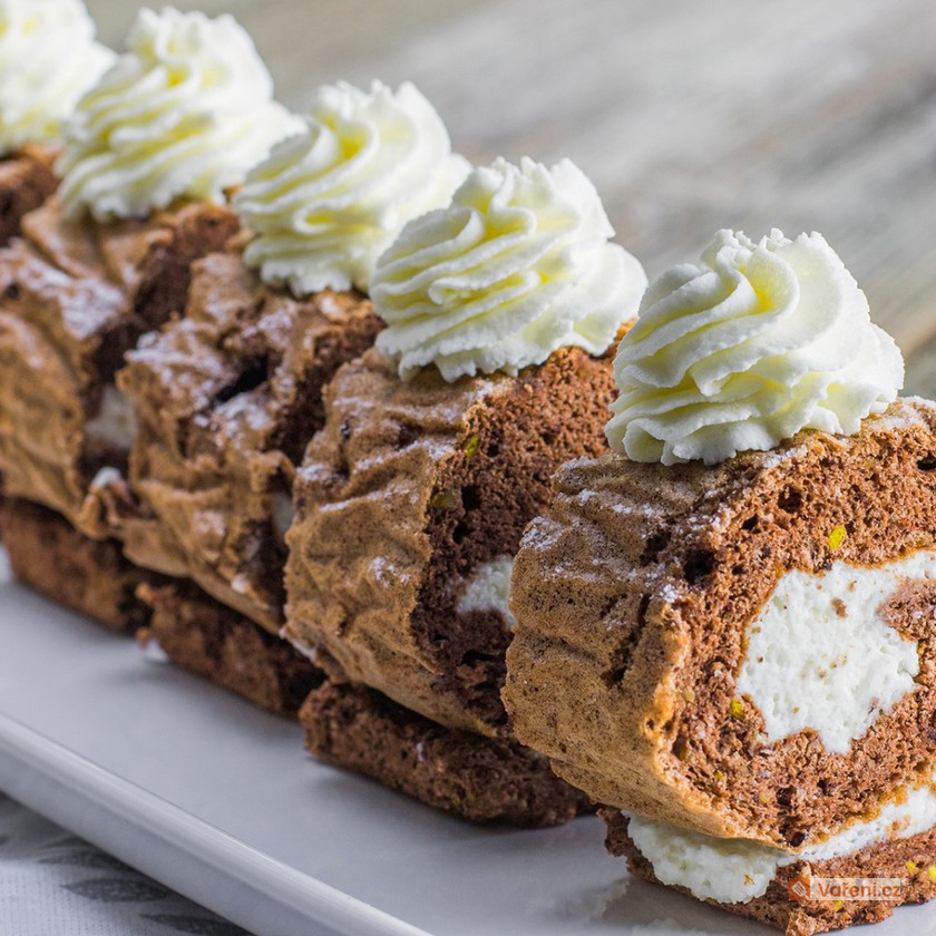 Čokoládová roláda se smetanovým krémem