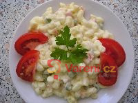 Těstovinový salát s kari a jogurtem