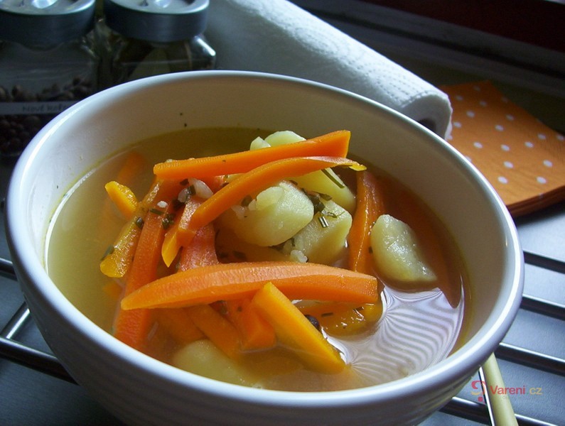 Česneková polévka s mrkví