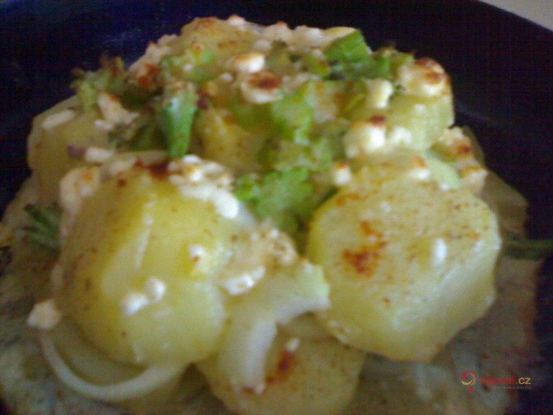 Pikantní zapečená brokolice s bramborem