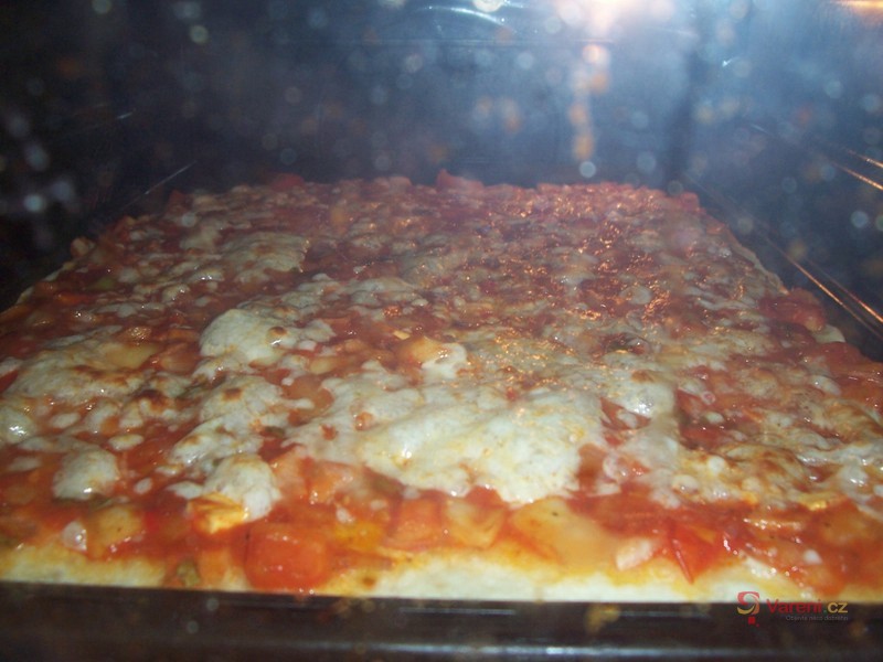 Pálivá neapolská pizza - fotografie 4