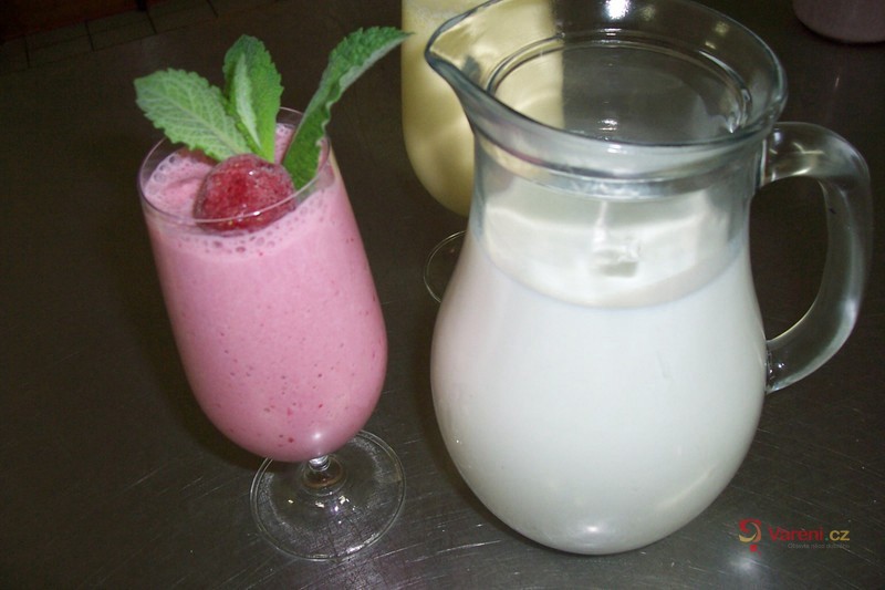 Jahodový koktejl se zmrzlinou - fotografie 2