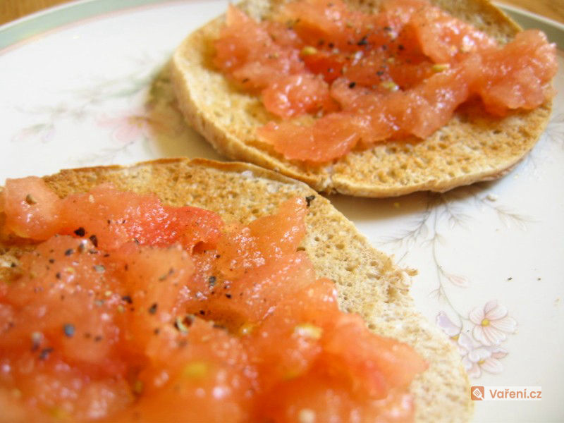 Rajčata s česnekem