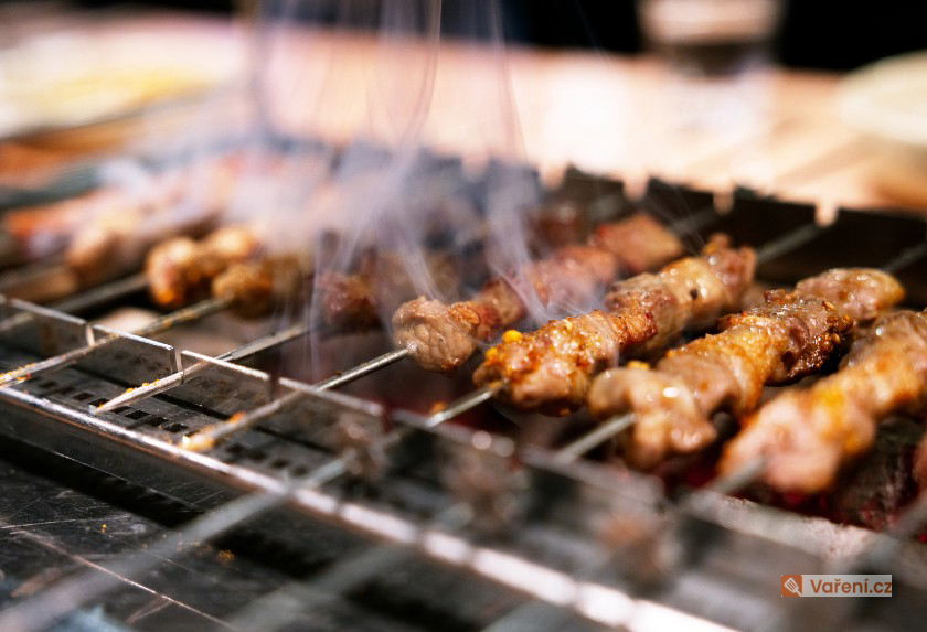 Jehněčí na špízu po řecku