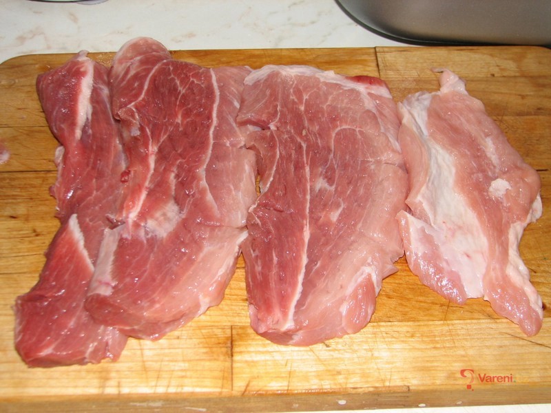 Vepřové řízky v kořeněném těstíčku - fotografie 2